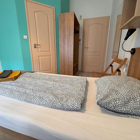 Omega Guesthouse Budapest Bagian luar foto