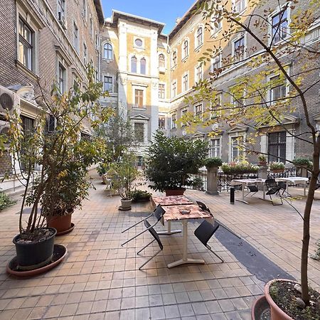 Omega Guesthouse Budapest Bagian luar foto