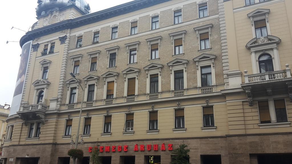 Omega Guesthouse Budapest Bagian luar foto
