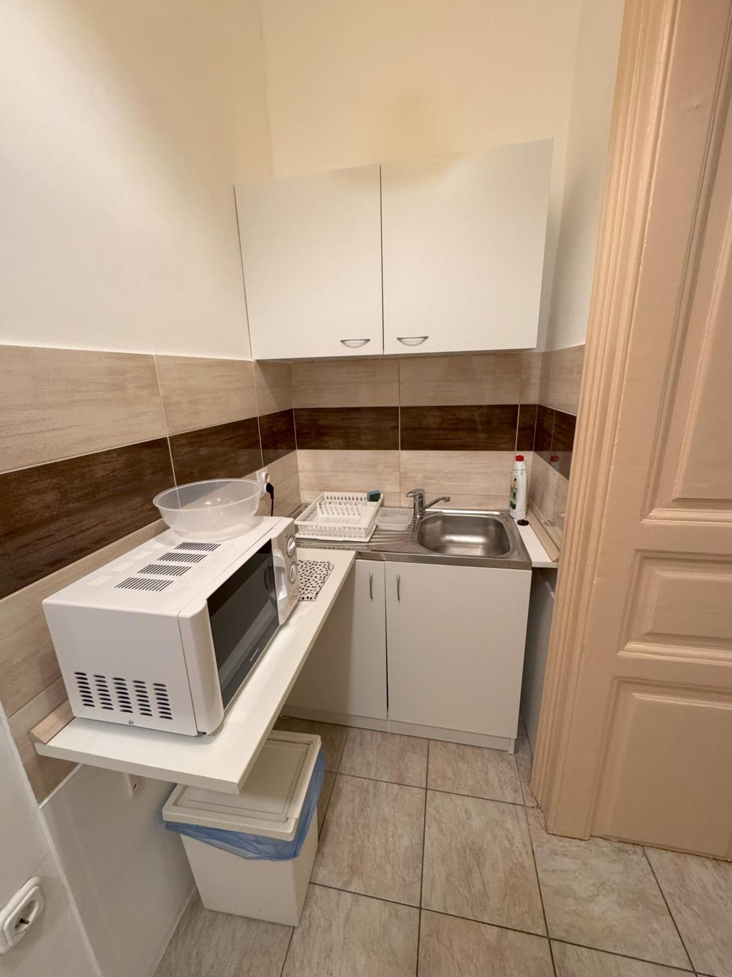 Omega Guesthouse Budapest Bagian luar foto