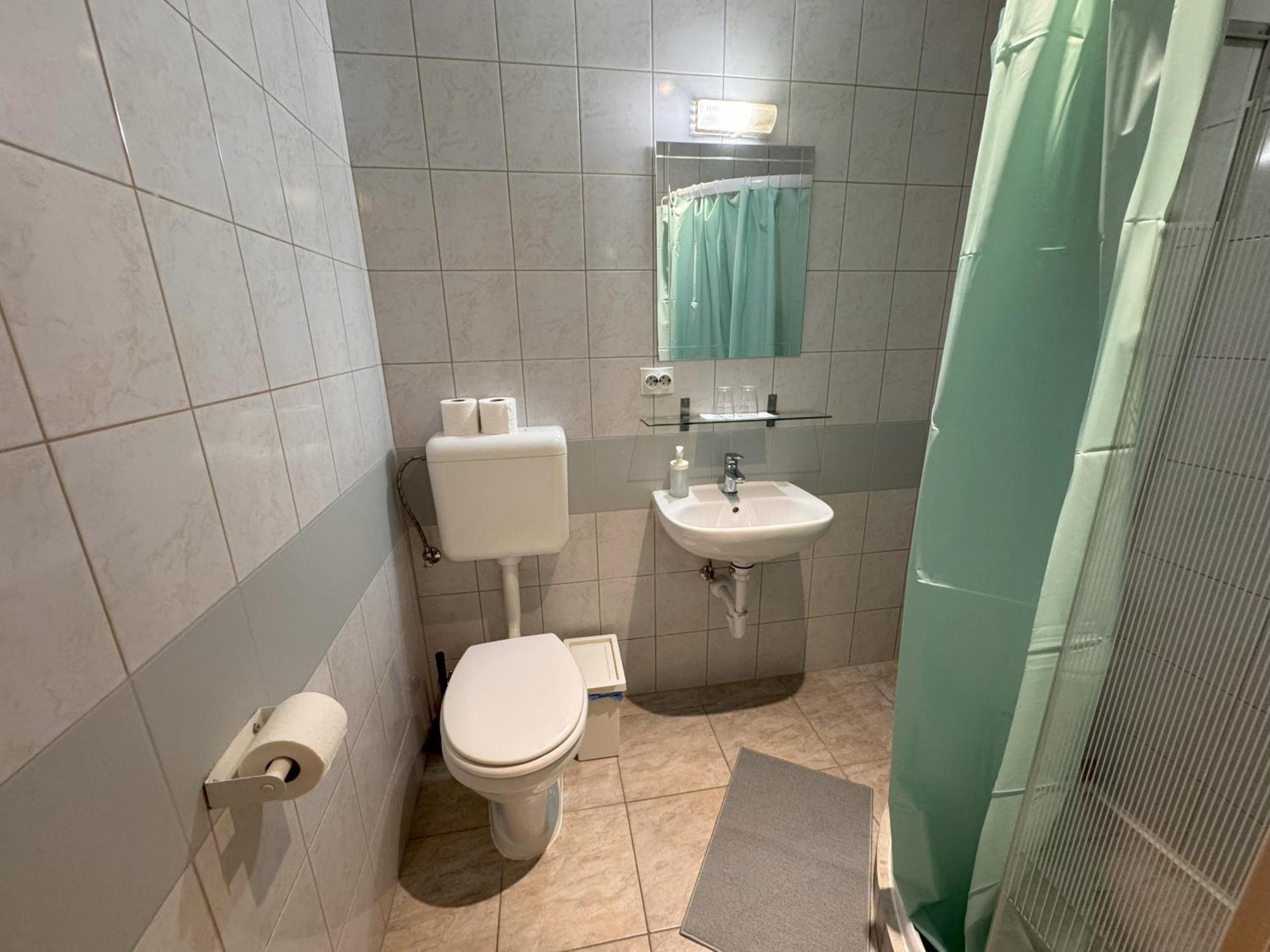 Omega Guesthouse Budapest Bagian luar foto