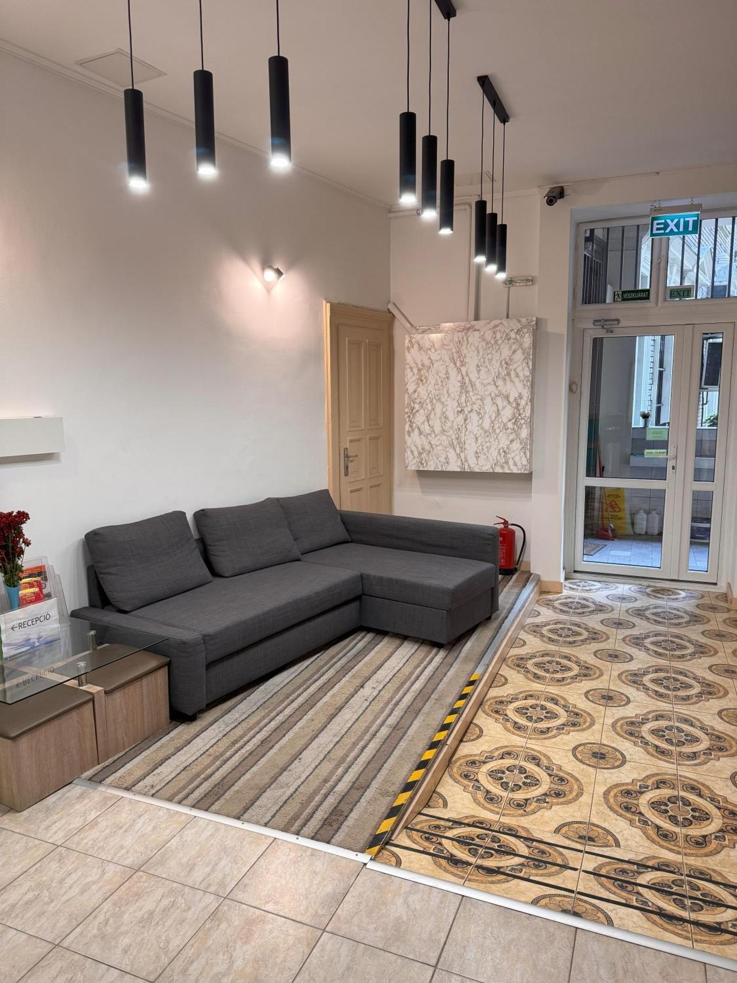 Omega Guesthouse Budapest Bagian luar foto