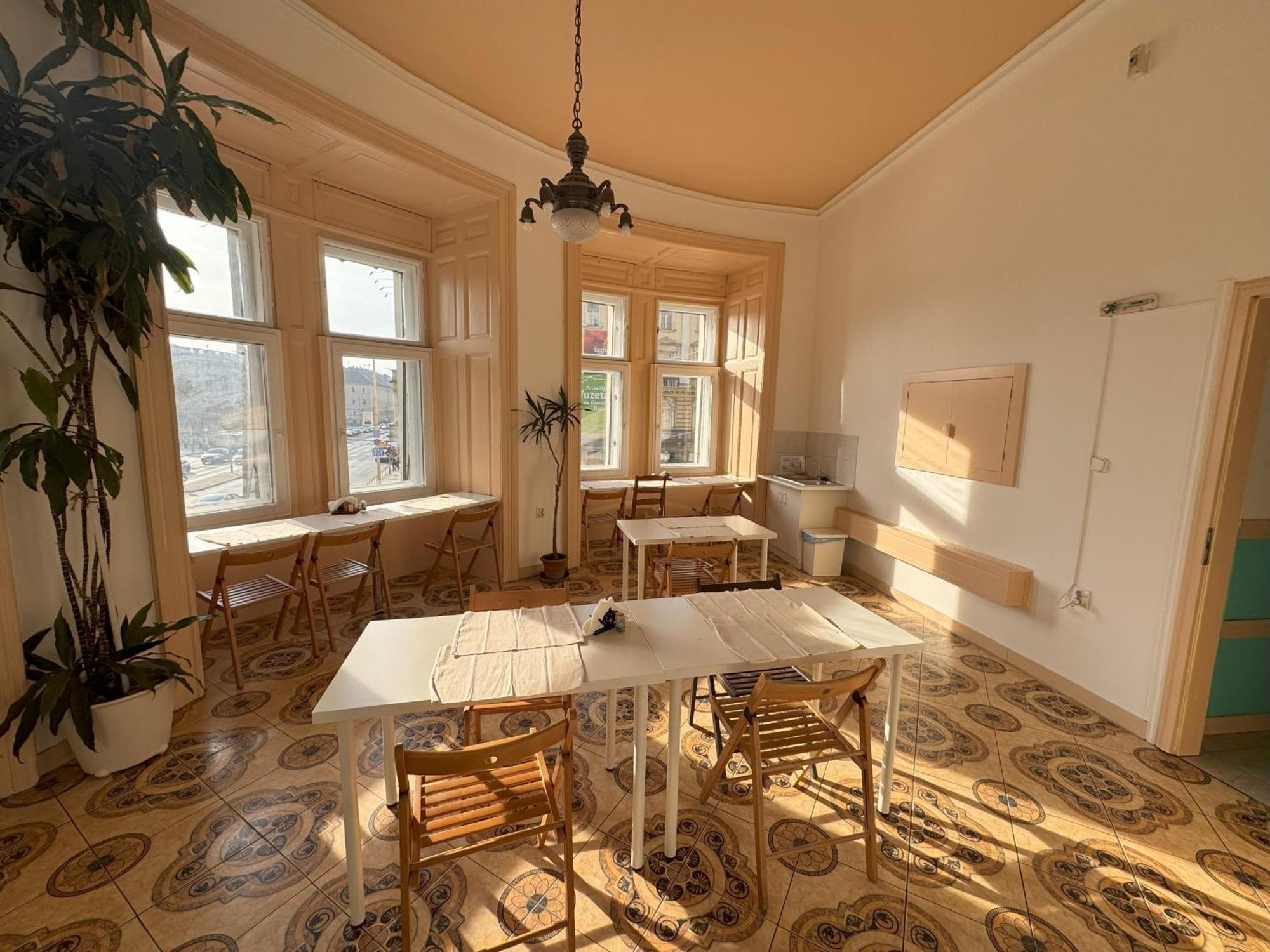 Omega Guesthouse Budapest Bagian luar foto