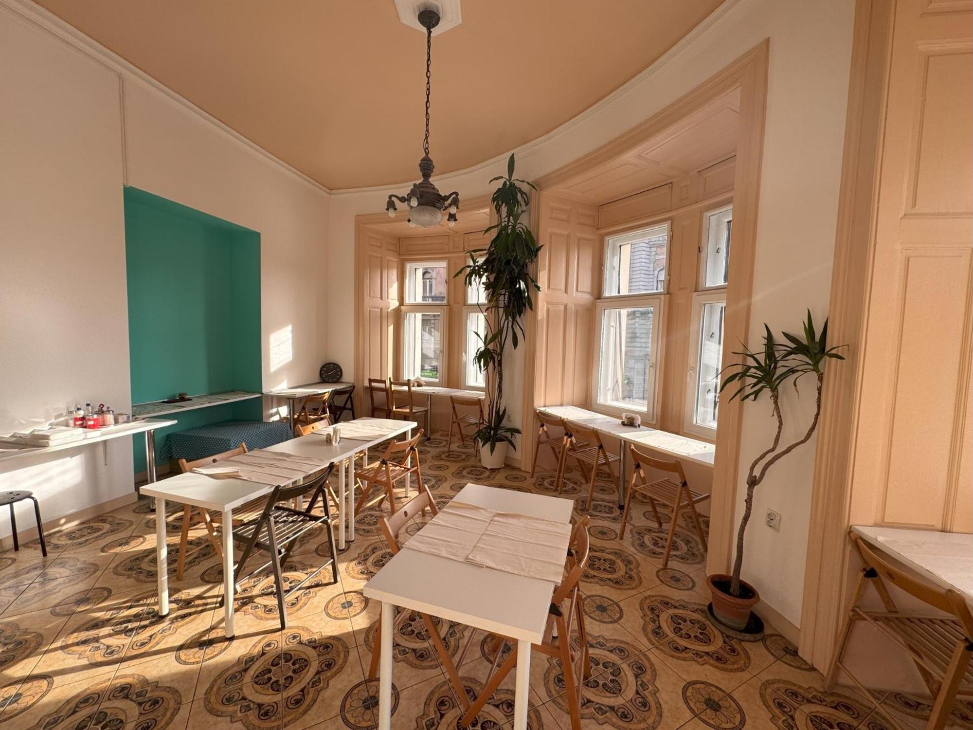 Omega Guesthouse Budapest Bagian luar foto