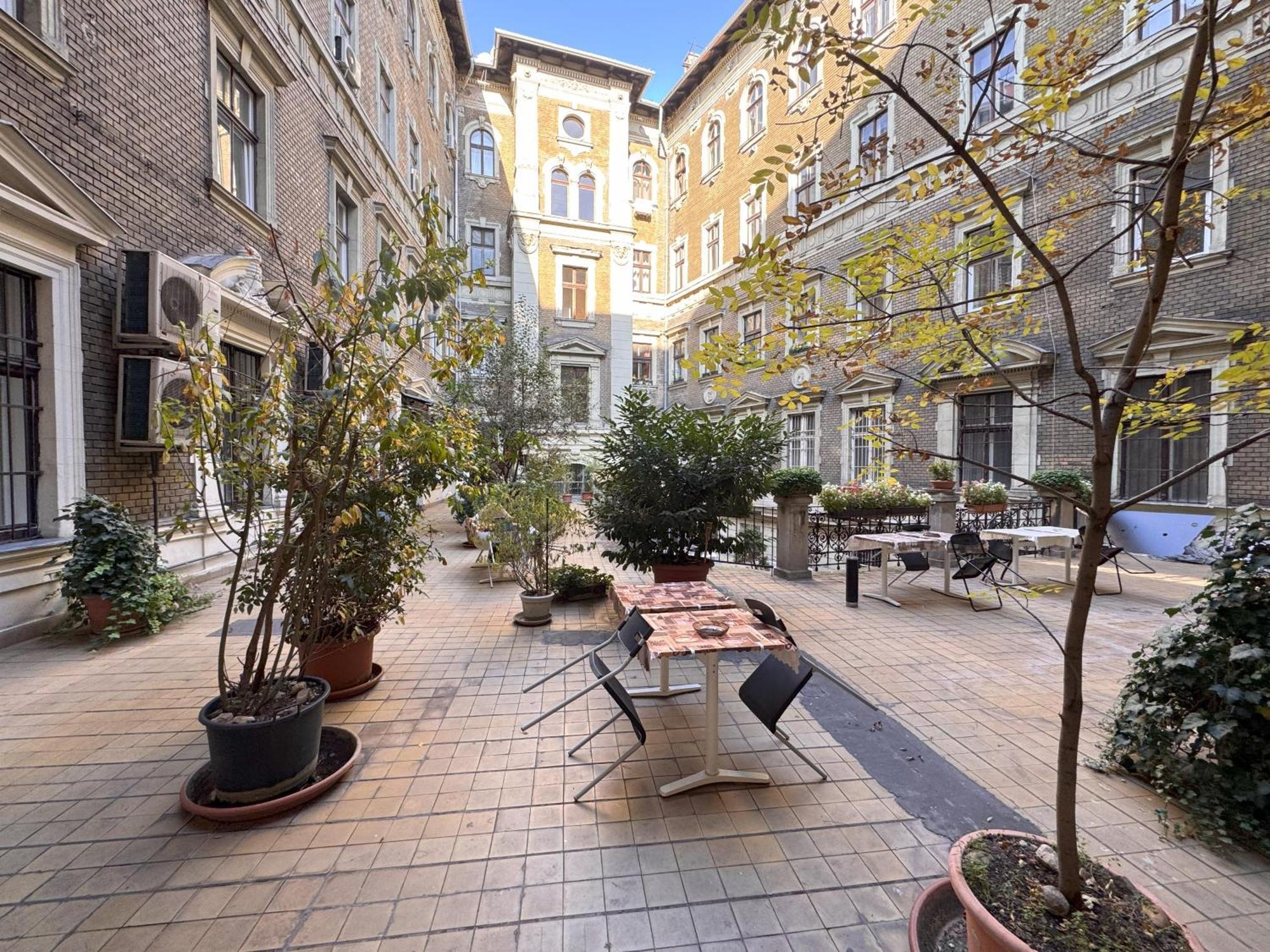 Omega Guesthouse Budapest Bagian luar foto