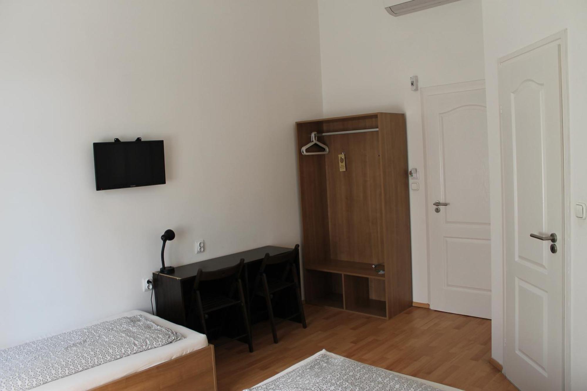 Omega Guesthouse Budapest Bagian luar foto