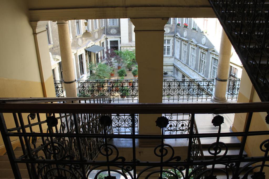 Omega Guesthouse Budapest Bagian luar foto