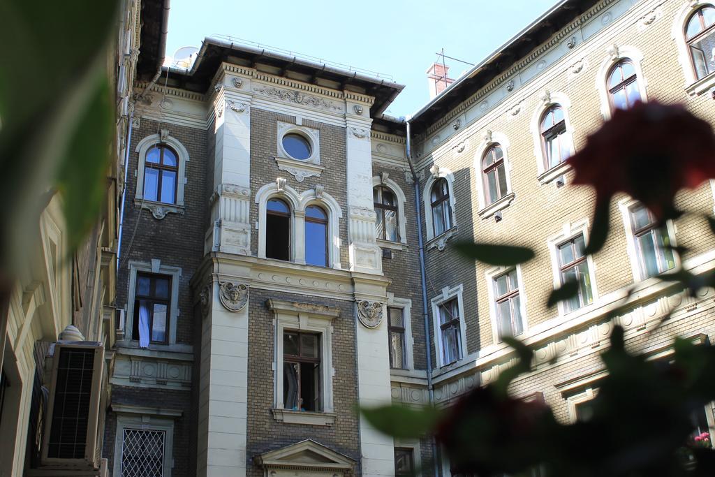 Omega Guesthouse Budapest Bagian luar foto
