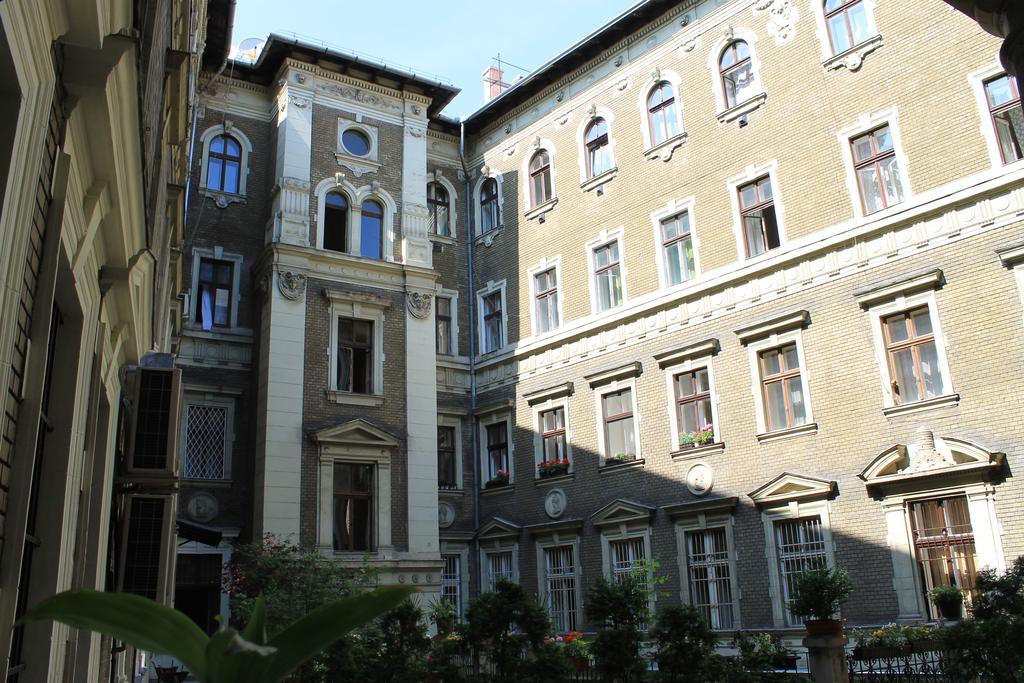 Omega Guesthouse Budapest Bagian luar foto