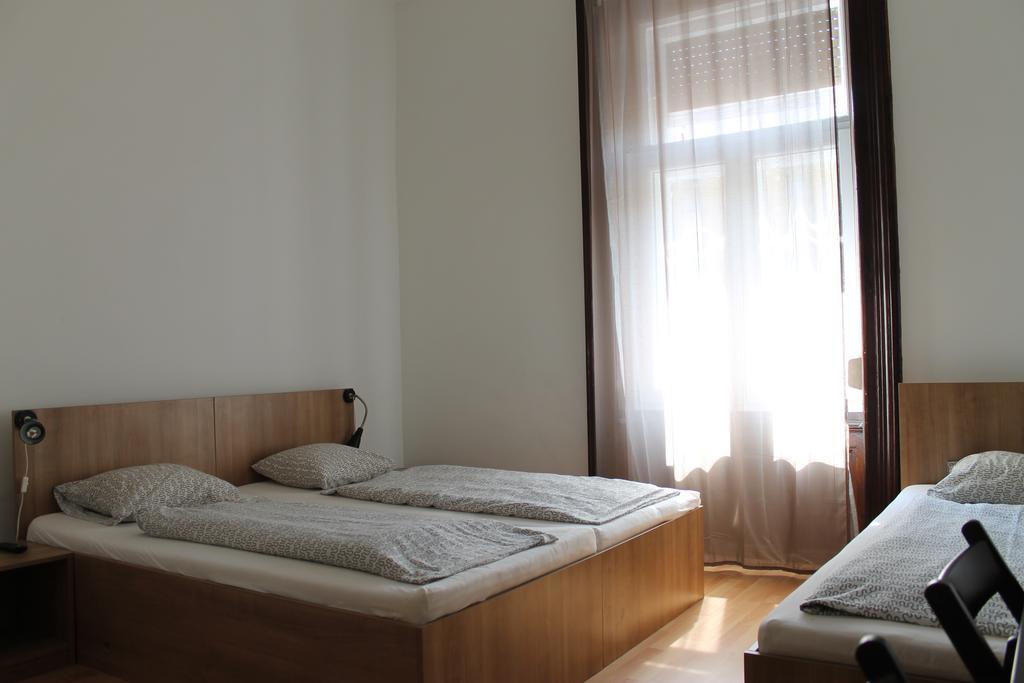 Omega Guesthouse Budapest Bagian luar foto