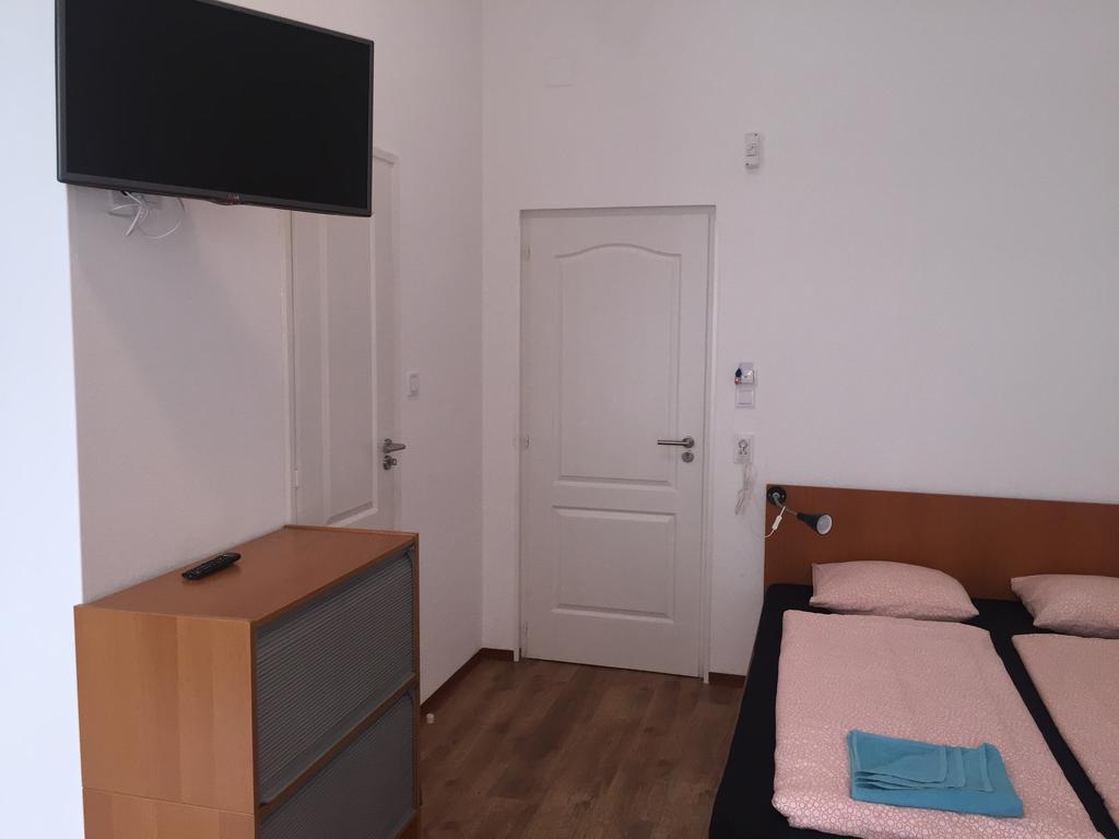 Omega Guesthouse Budapest Bagian luar foto