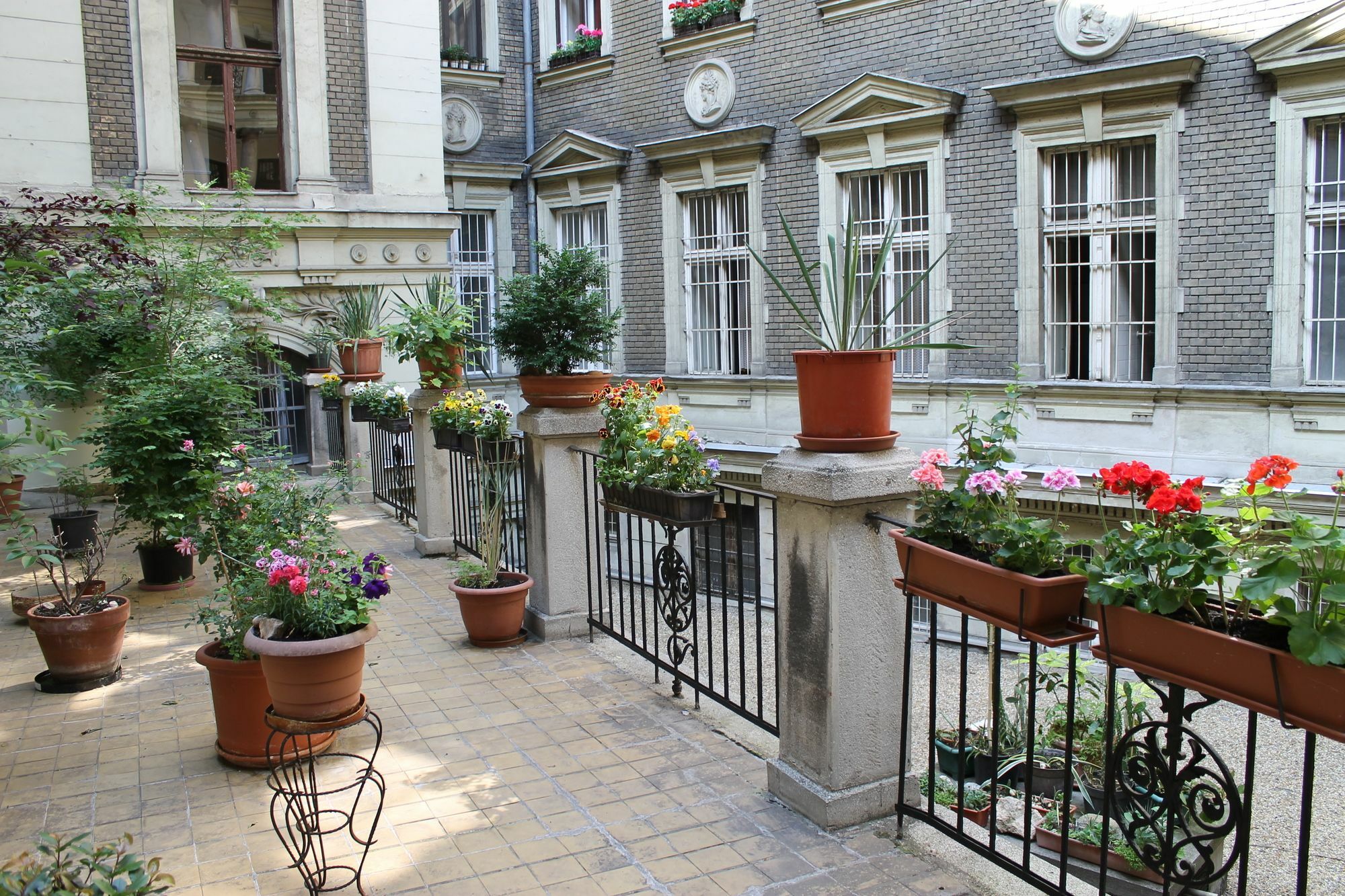 Omega Guesthouse Budapest Bagian luar foto